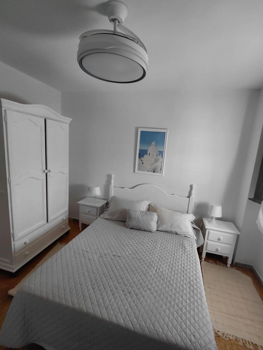 4 bedroom Apartment for rent in Velez-Malaga with pool - € 1,300 (Ref: 10049504)