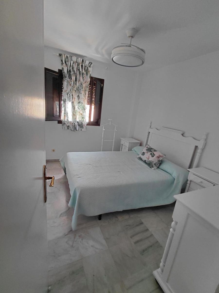 4 bedroom Apartment for rent in Velez-Malaga with pool - € 1,300 (Ref: 10049504)