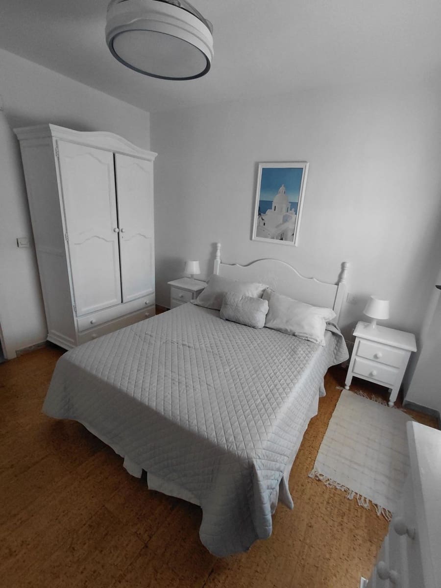 4 bedroom Apartment for rent in Velez-Malaga with pool - € 1,300 (Ref: 10049504)