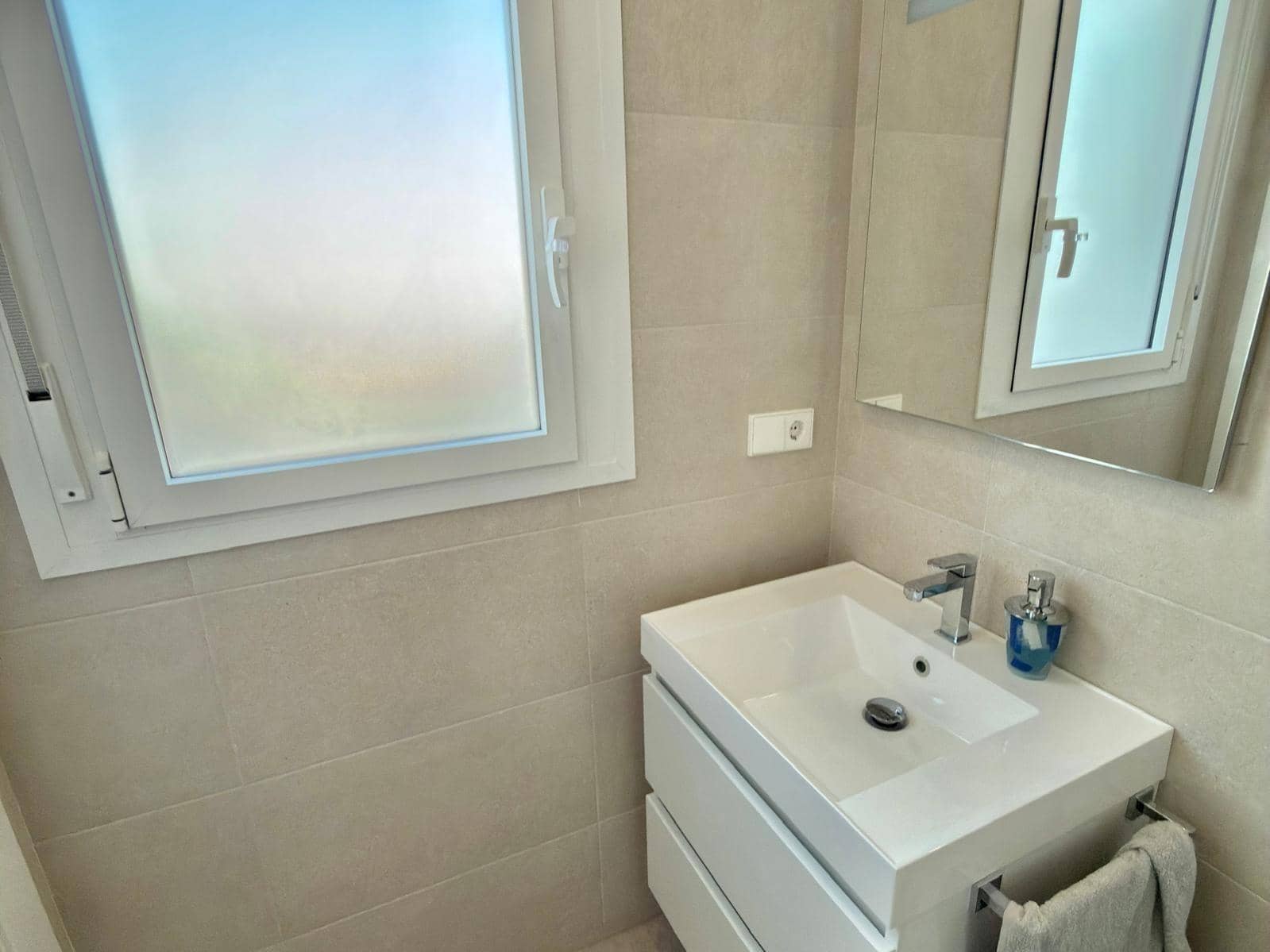 Ático de 3 habitaciones en Vélez-Málaga en alquiler con piscina - 1.800 € (Ref: 10055468)