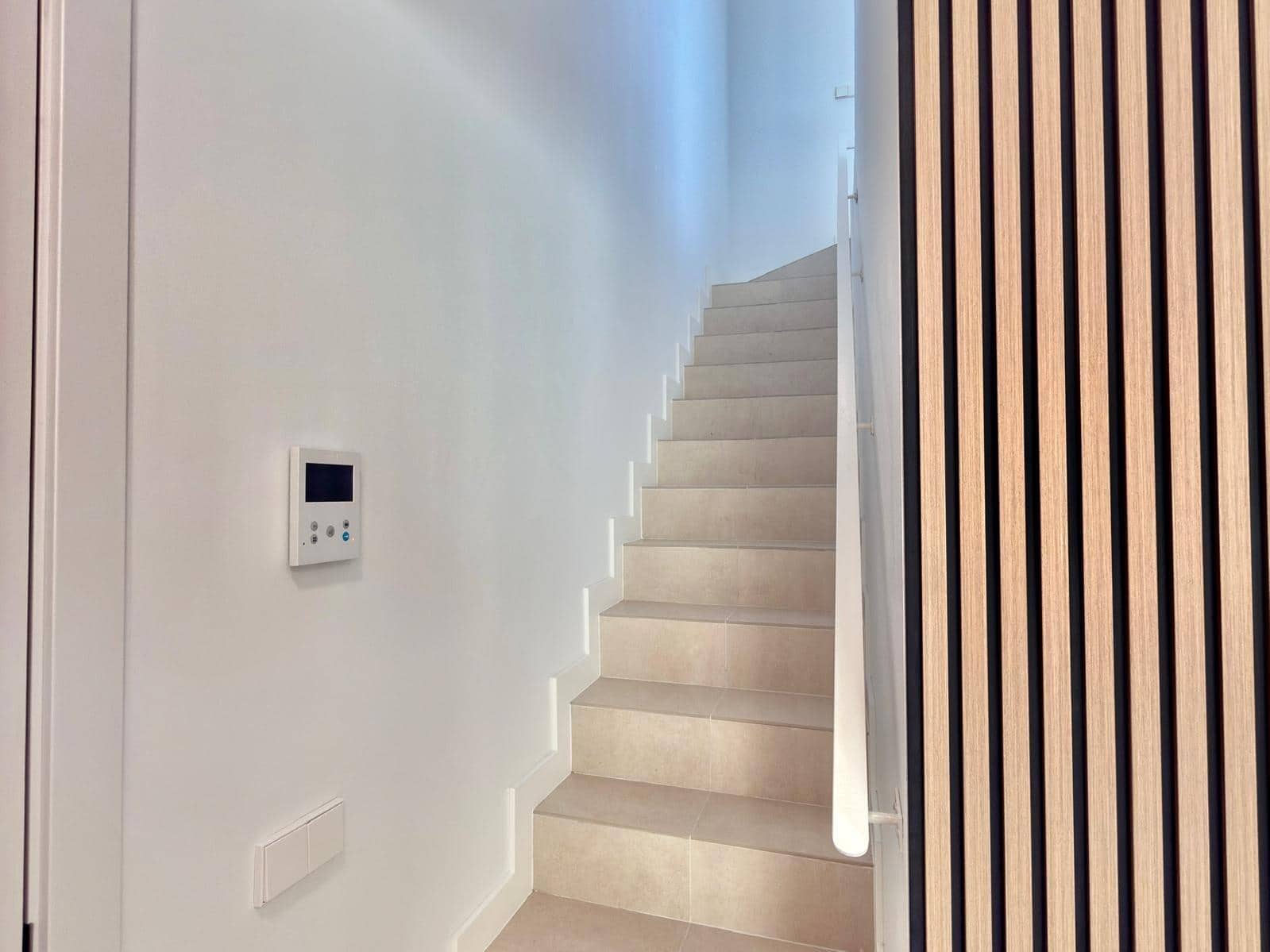 Ático de 3 habitaciones en Vélez-Málaga en alquiler con piscina - 1.800 € (Ref: 10055468)