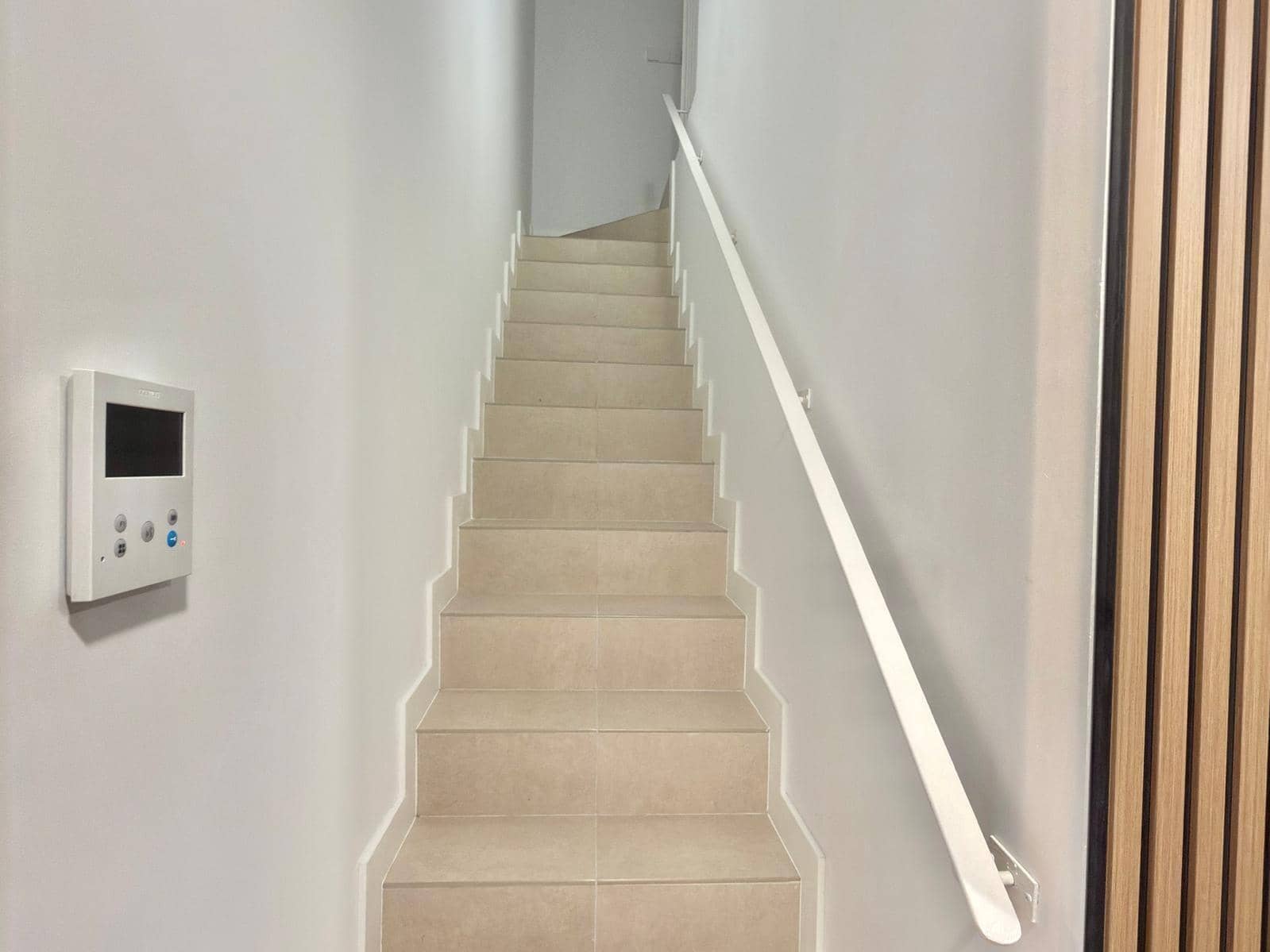 Ático de 3 habitaciones en Vélez-Málaga en alquiler con piscina - 1.800 € (Ref: 10055468)