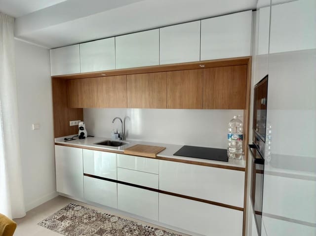 Ático de 3 habitaciones en Vélez-Málaga en alquiler con piscina - 1.800 € (Ref: 10055468)