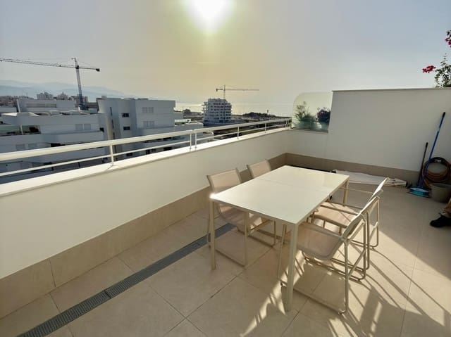 Ático de 3 habitaciones en Vélez-Málaga en alquiler con piscina - 1.800 € (Ref: 10055468)