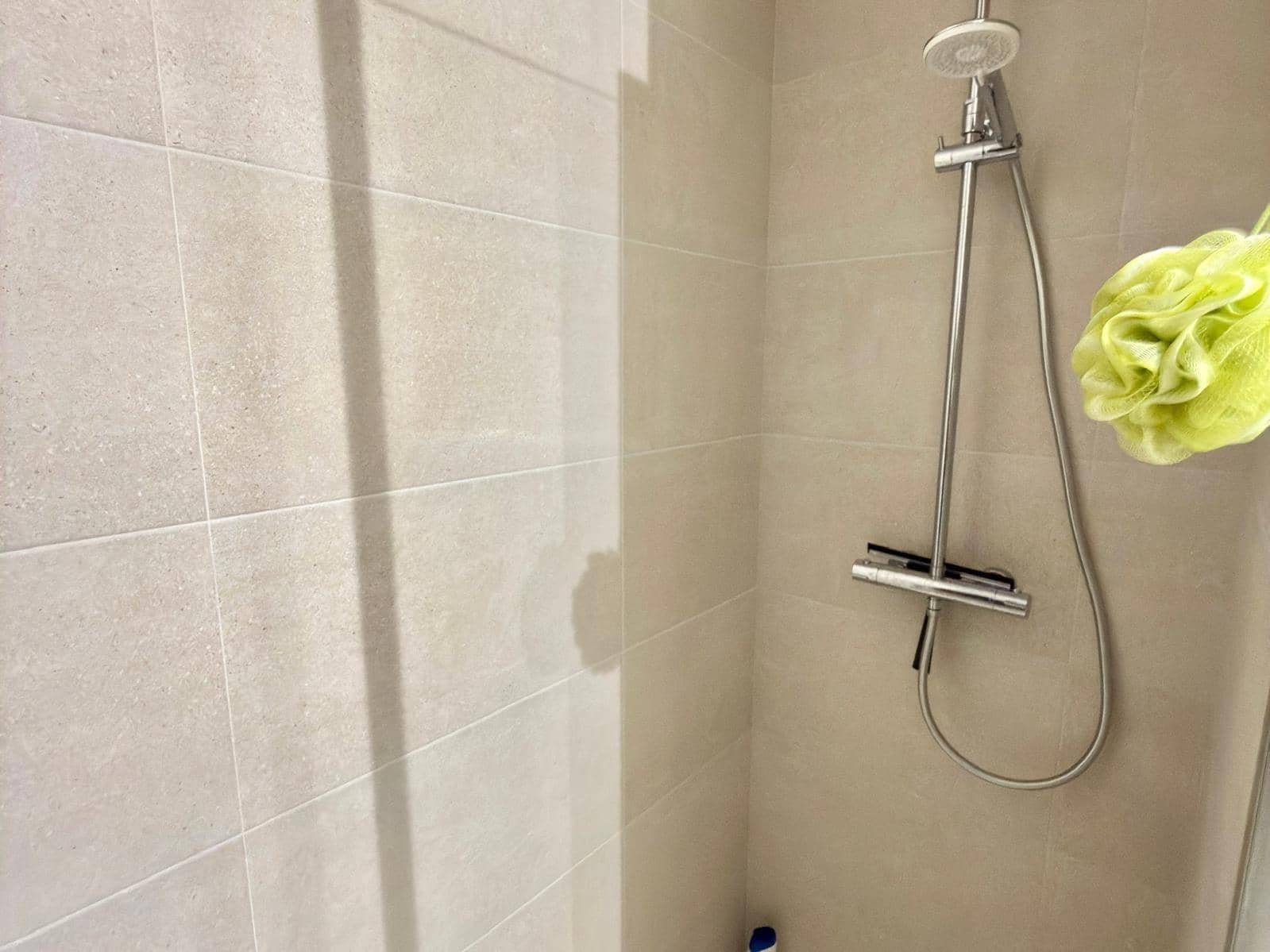 Ático de 3 habitaciones en Vélez-Málaga en alquiler con piscina - 1.800 € (Ref: 10055468)