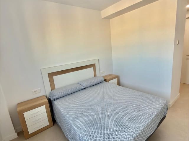 Ático de 3 habitaciones en Vélez-Málaga en alquiler con piscina - 1.800 € (Ref: 10055468)