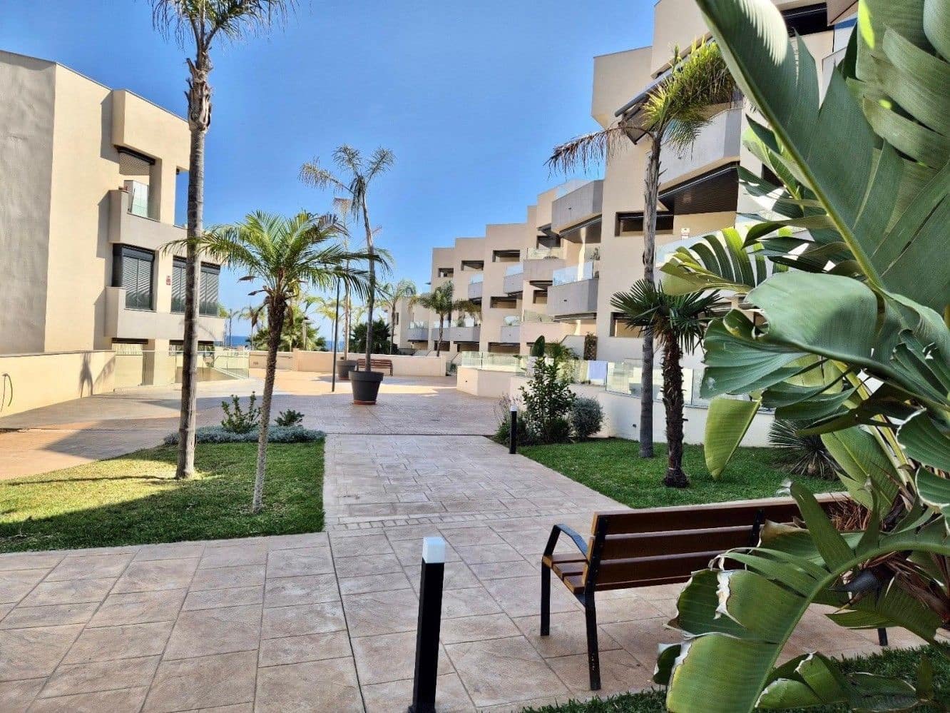 2 bedroom Flat for rent in Almayate with pool garage - € 1,200 (Ref: 10059295)