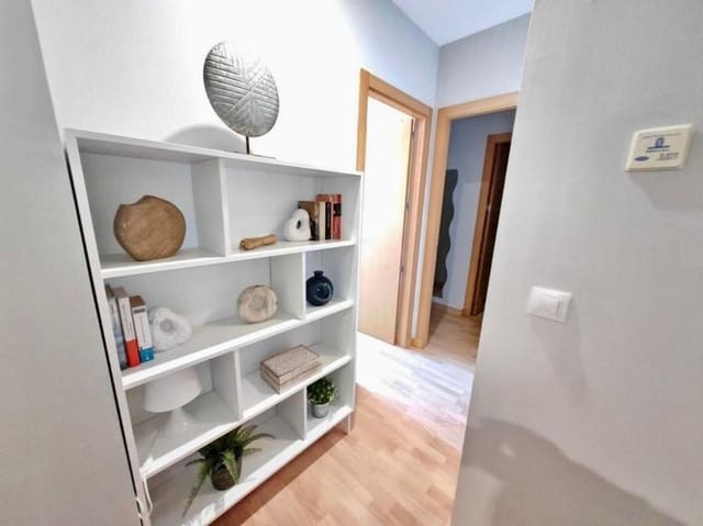 Apartamento de 2 habitaciones en Torre del Mar, Vélez-Málaga en alquiler con piscina - 1.500 € (Ref: 10059296)