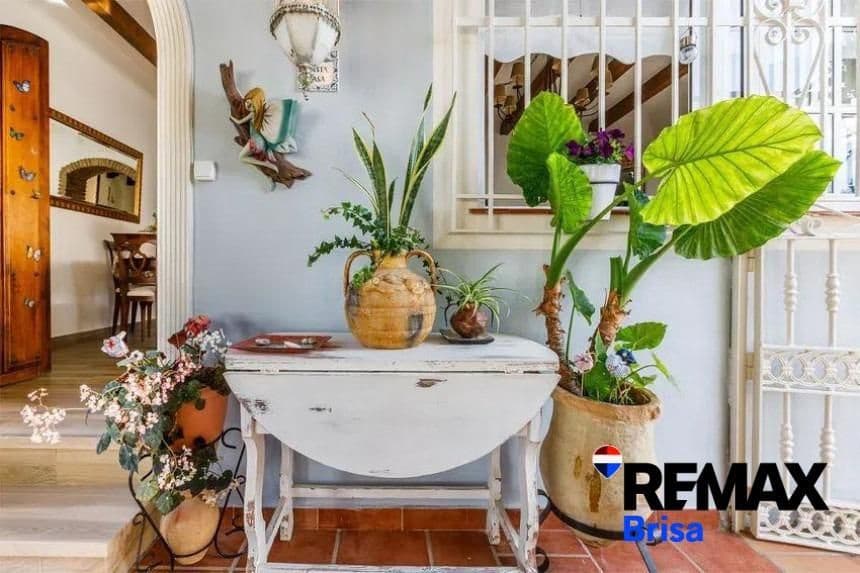 4 makuuhuone Huvila vuokrattavana paikassa Benajarafe mukana uima-altaan - 3 500 € (Ref: 10062134)