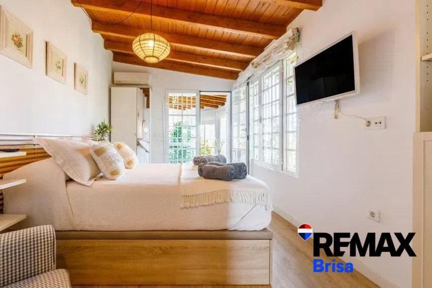 4 makuuhuone Huvila vuokrattavana paikassa Benajarafe mukana uima-altaan - 3 500 € (Ref: 10062134)