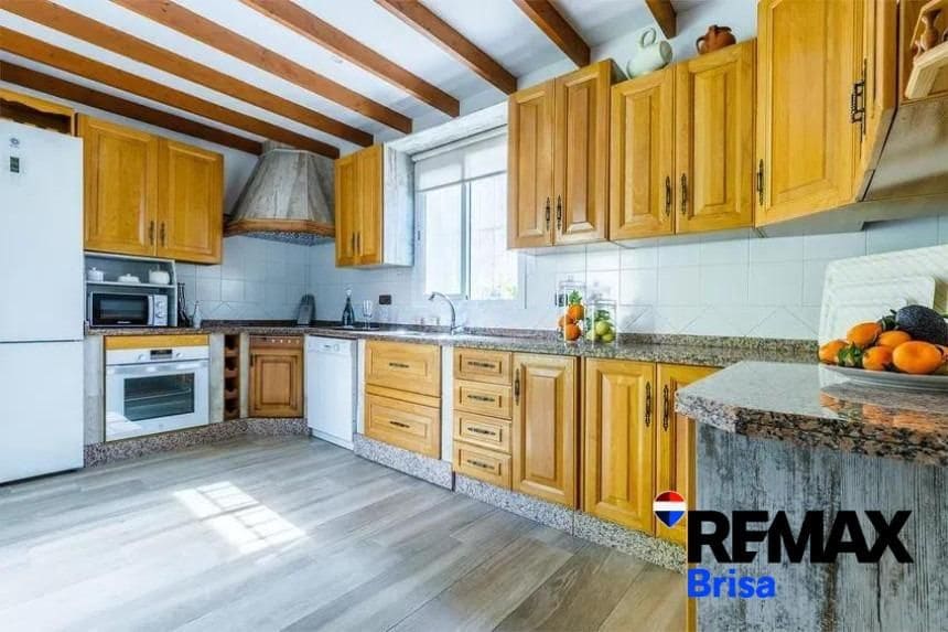 4 makuuhuone Huvila vuokrattavana paikassa Benajarafe mukana uima-altaan - 3 500 € (Ref: 10062134)