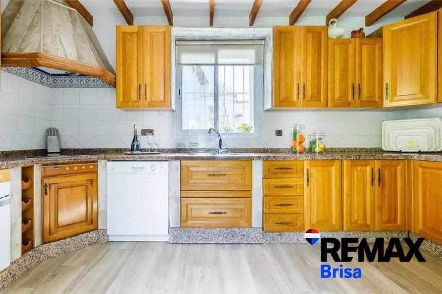 4 makuuhuone Huvila vuokrattavana paikassa Benajarafe mukana uima-altaan - 3 500 € (Ref: 10062134)