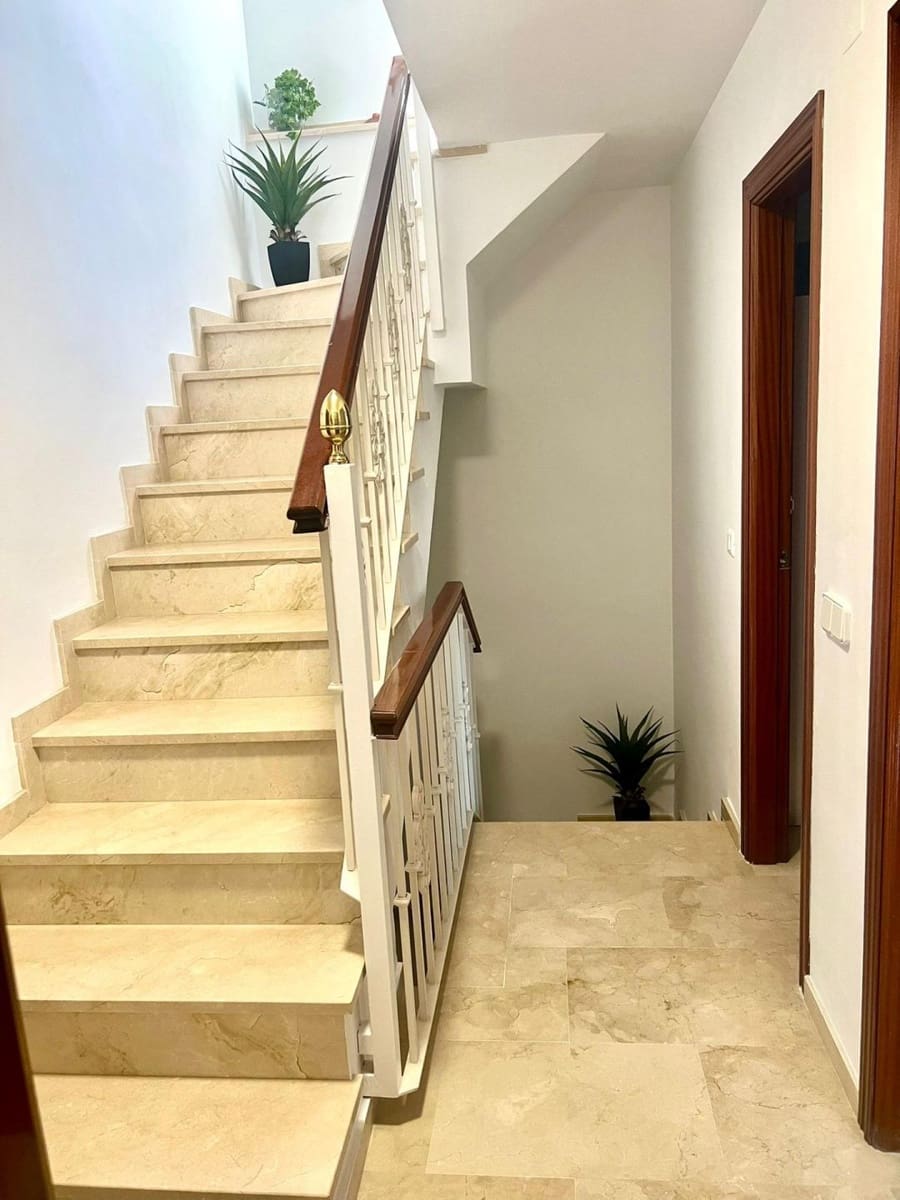 4 Zimmer Villa zu verkaufen in Caleta de Velez mit Pool - 669.000 € (Ref: 10062135)
