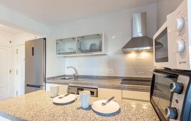 2 sovrum Lägenhet att hyra i Algarrobo med pool - 1 200 € (Ref: 10062138)