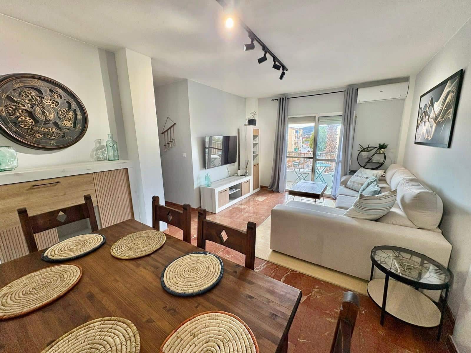 3 quarto Apartamento para arrendar em Velez-Malaga - 950 € (Ref: 10064814)