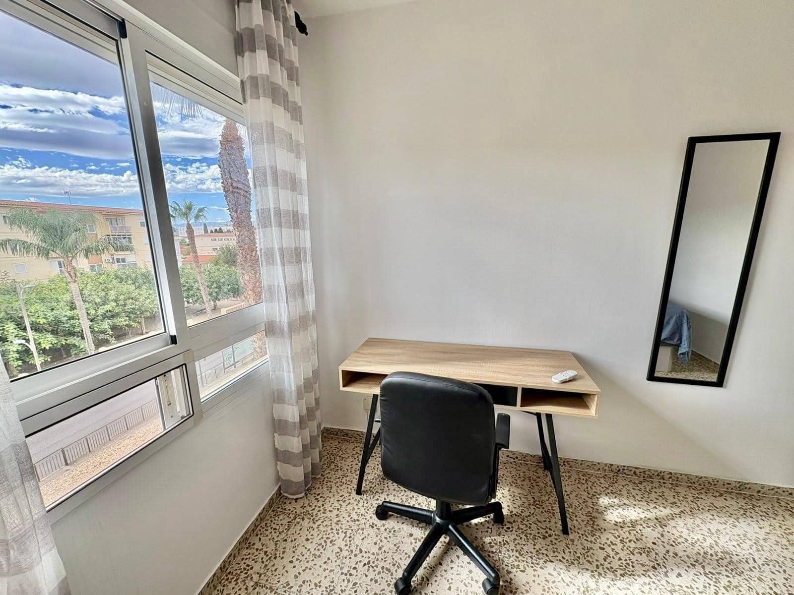 3 quarto Apartamento para arrendar em Velez-Malaga - 950 € (Ref: 10064814)