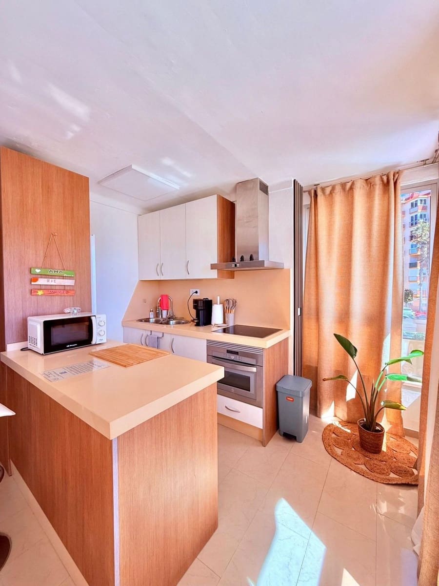 1 soveværelse Lejlighed til leje i Torrox med swimmingpool - € 800 (Ref: 10089601)