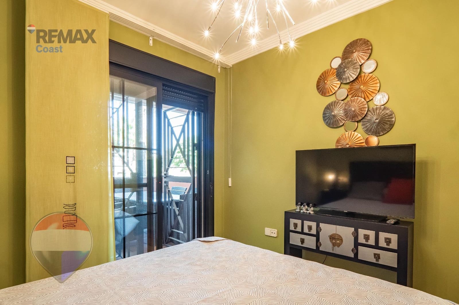 2 Zimmer Wohnung zu vermieten in Almayate mit Pool Garage - 1.000 € (Ref: 10109846)