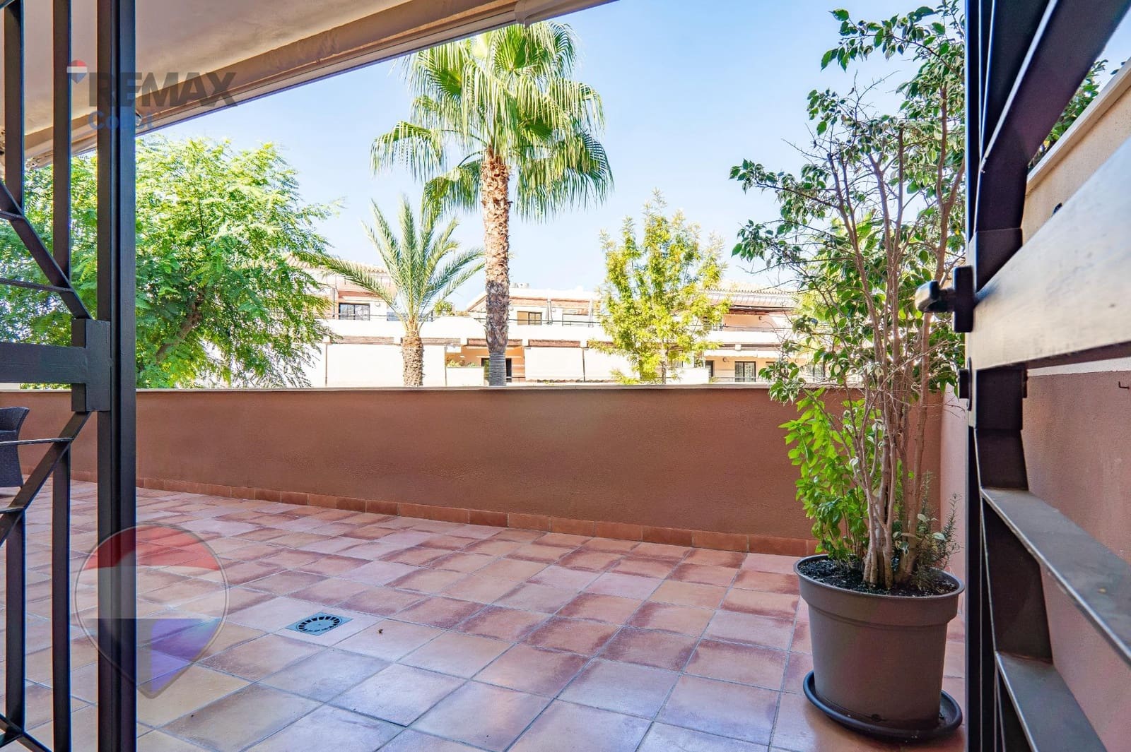 2 Zimmer Wohnung zu vermieten in Almayate mit Pool Garage - 1.000 € (Ref: 10109846)
