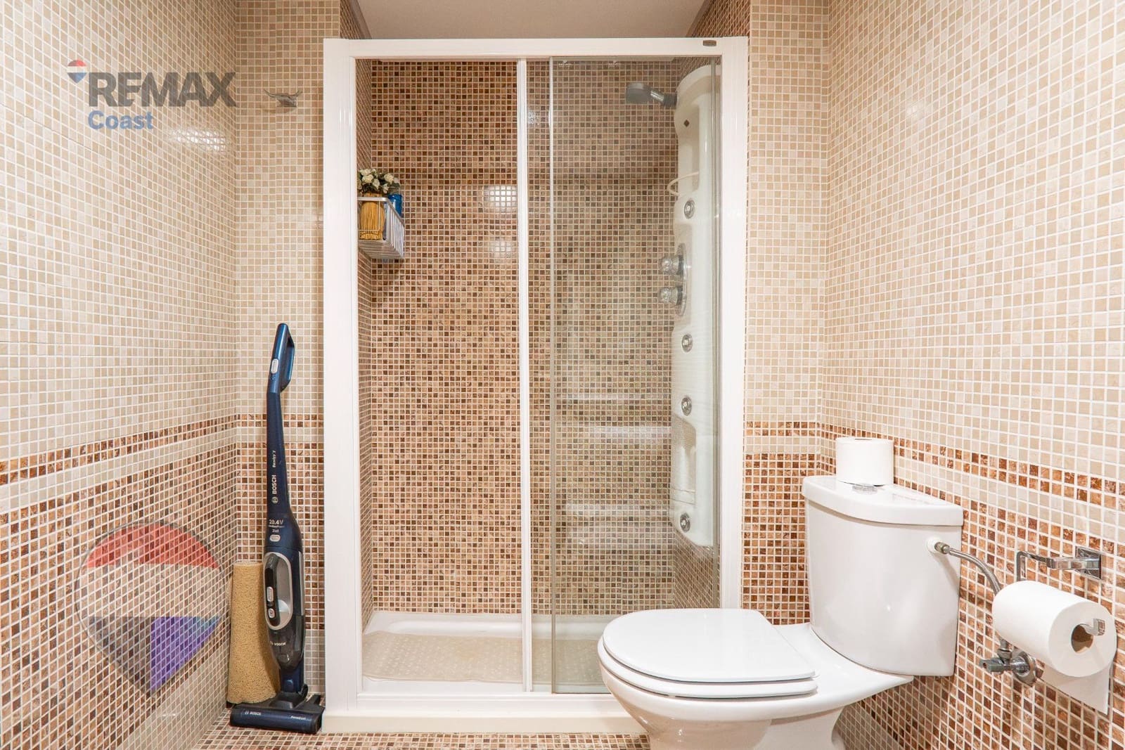 2 Zimmer Wohnung zu vermieten in Almayate mit Pool Garage - 1.000 € (Ref: 10109846)