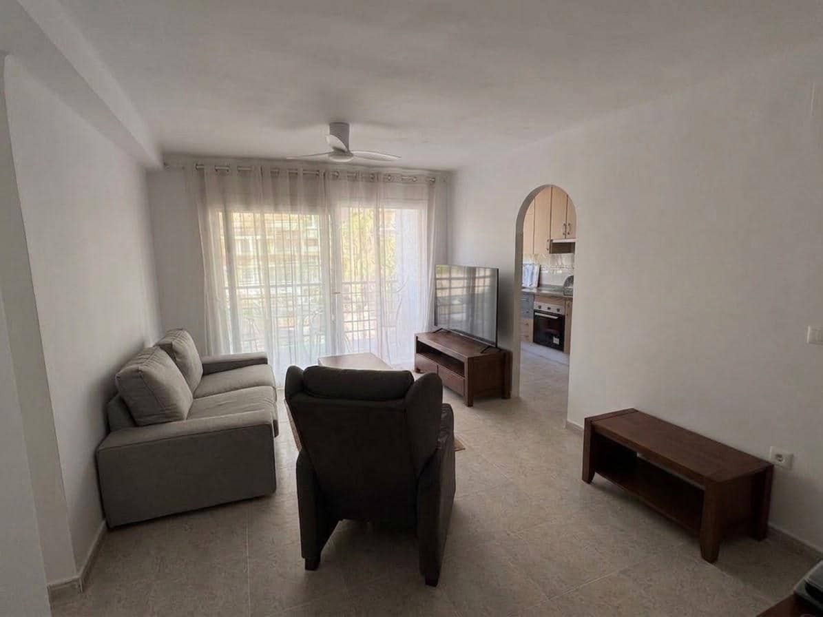3 slaapkamer Flat te huur in Algarrobo - € 950 (Ref: 10120044)