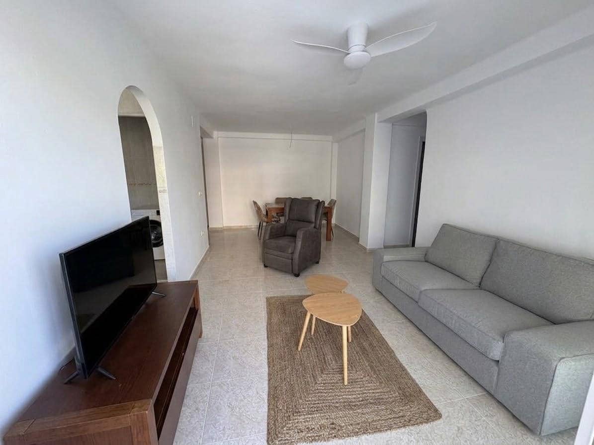 3 slaapkamer Flat te huur in Algarrobo - € 950 (Ref: 10120044)