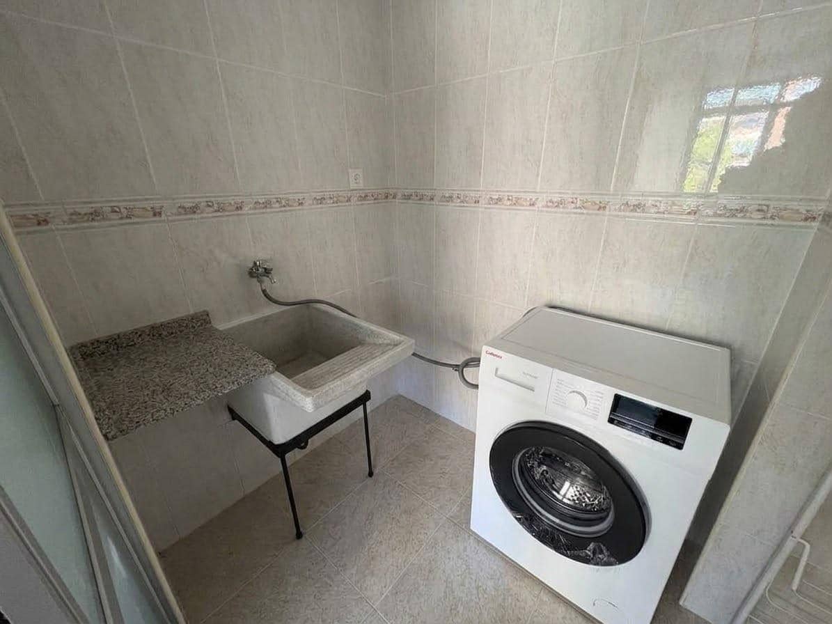 3 slaapkamer Flat te huur in Algarrobo - € 950 (Ref: 10120044)