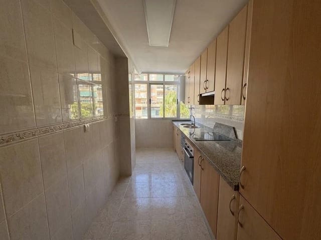 3 slaapkamer Flat te huur in Algarrobo - € 950 (Ref: 10120044)