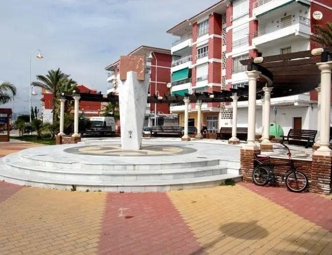 3 slaapkamer Flat te huur in Algarrobo - € 950 (Ref: 10120044)