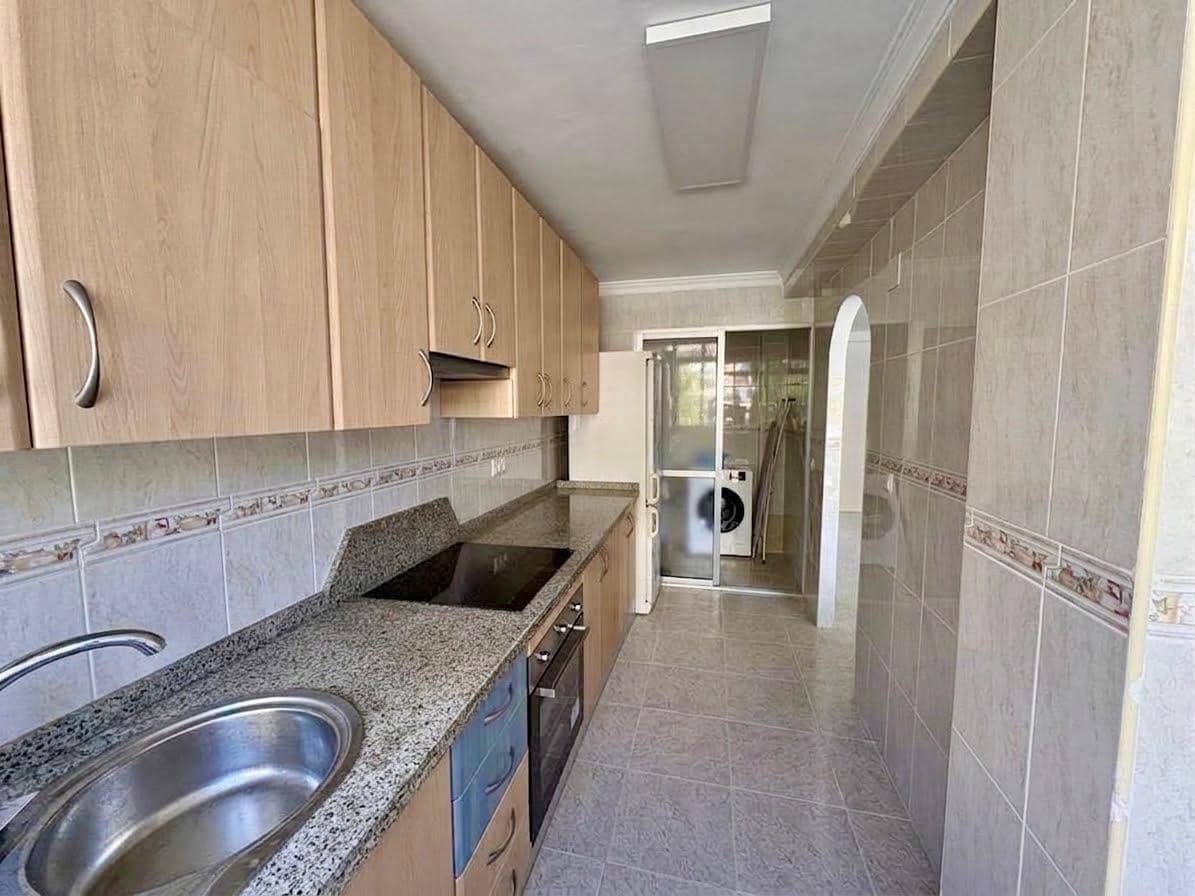 3 slaapkamer Flat te huur in Algarrobo - € 950 (Ref: 10120044)