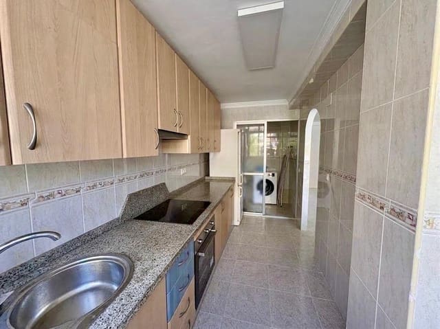 3 slaapkamer Flat te huur in Algarrobo - € 950 (Ref: 10120044)