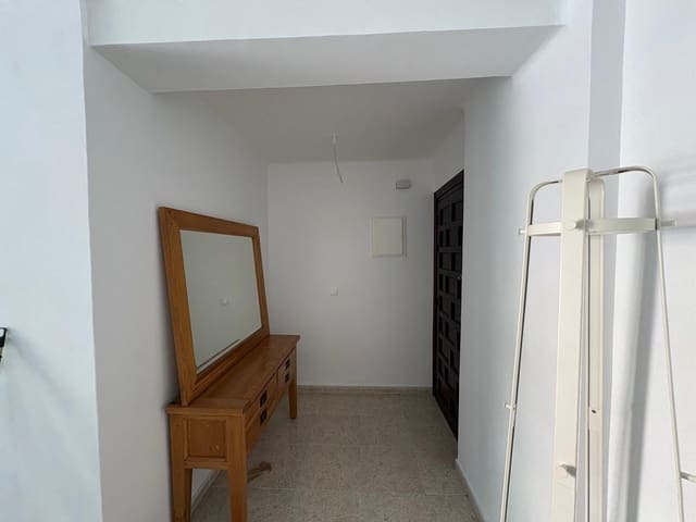 3 slaapkamer Flat te huur in Algarrobo - € 950 (Ref: 10120044)