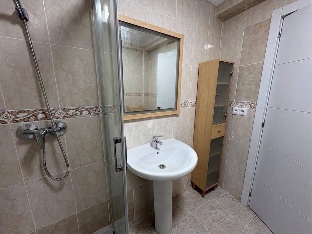 3 slaapkamer Flat te huur in Algarrobo - € 950 (Ref: 10120044)