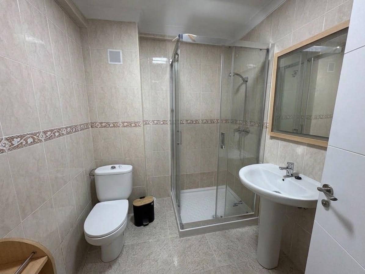 3 slaapkamer Flat te huur in Algarrobo - € 950 (Ref: 10120044)