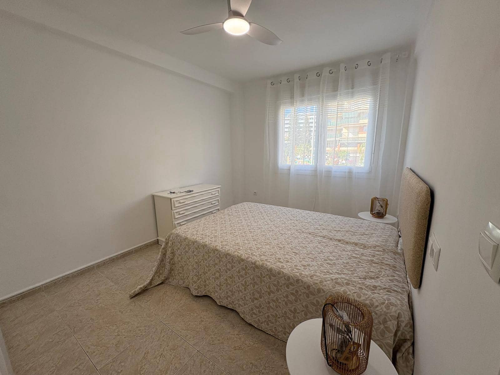 3 slaapkamer Flat te huur in Algarrobo - € 950 (Ref: 10120044)