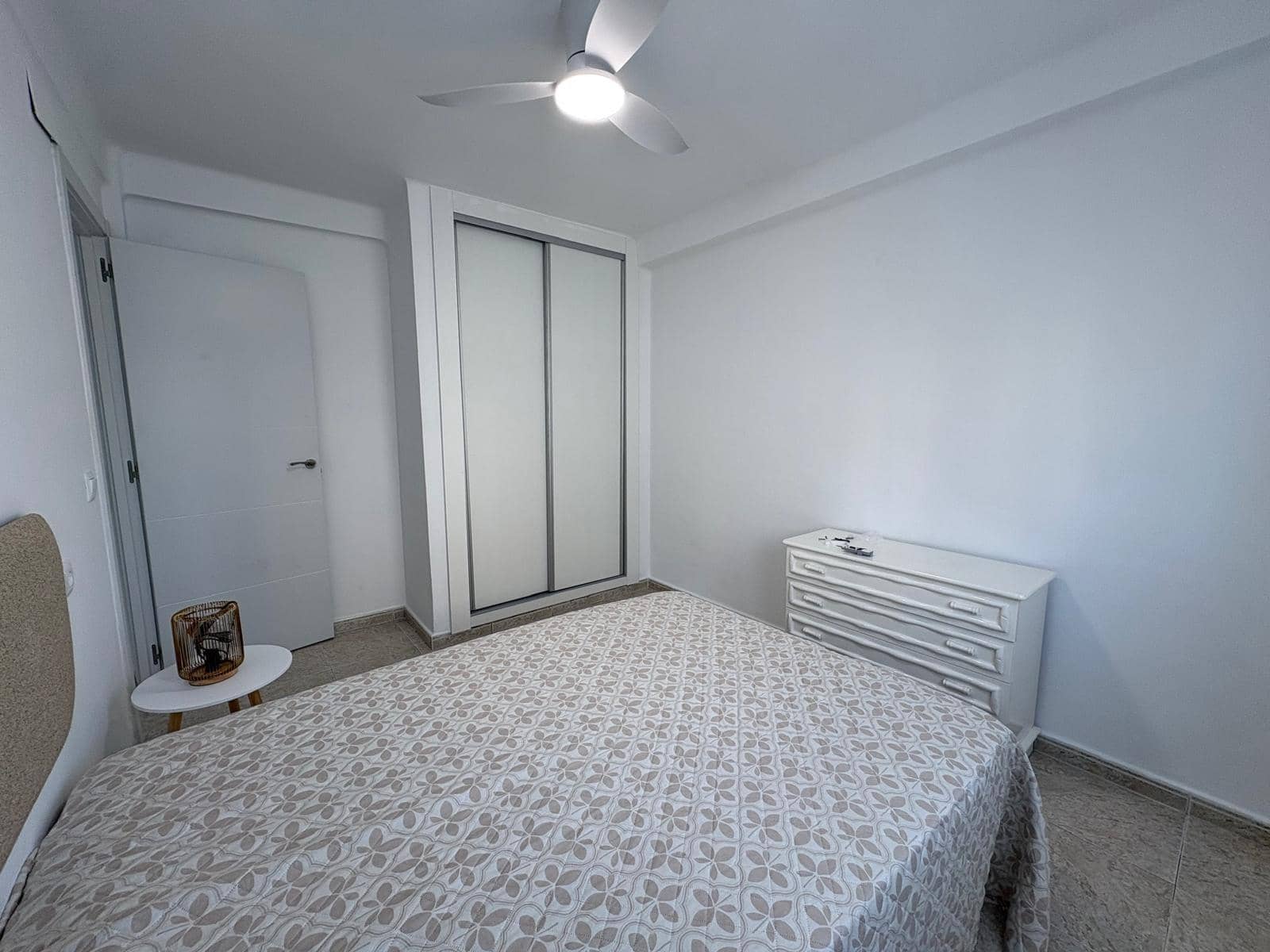 3 slaapkamer Flat te huur in Algarrobo - € 950 (Ref: 10120044)