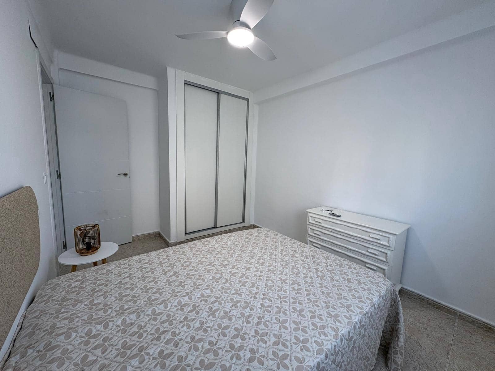 3 slaapkamer Flat te huur in Algarrobo - € 950 (Ref: 10120044)