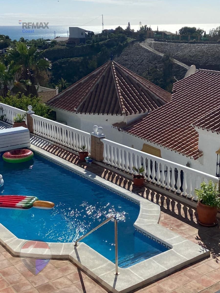 3 soveværelse Villa til salg i Benajarafe med swimmingpool garage - € 575.000 (Ref: 10136209)