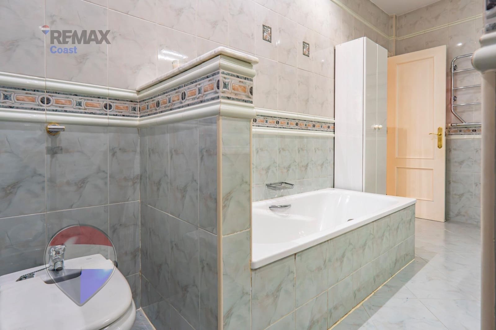 3 soveværelse Villa til salg i Benajarafe med swimmingpool garage - € 575.000 (Ref: 10136209)