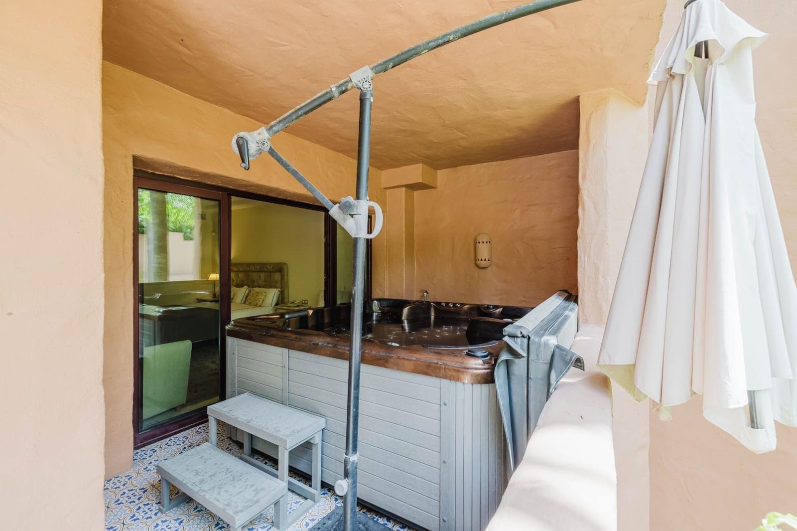 2 sypialnia Apartament na sprzedaż w Estepona z basenem - 995 000 € (Ref: 10159844)