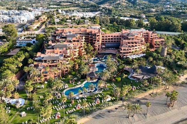 2 sypialnia Apartament na sprzedaż w Estepona z basenem - 995 000 € (Ref: 10159844)