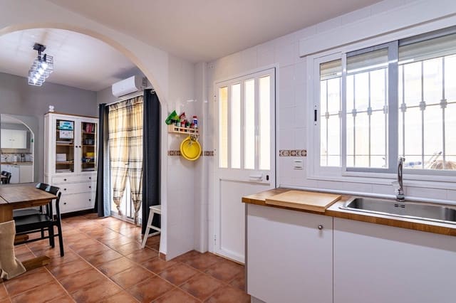 3 soveværelse Rækkehus til salg i Sierra de Yeguas med swimmingpool - € 160.000 (Ref: 10165177)