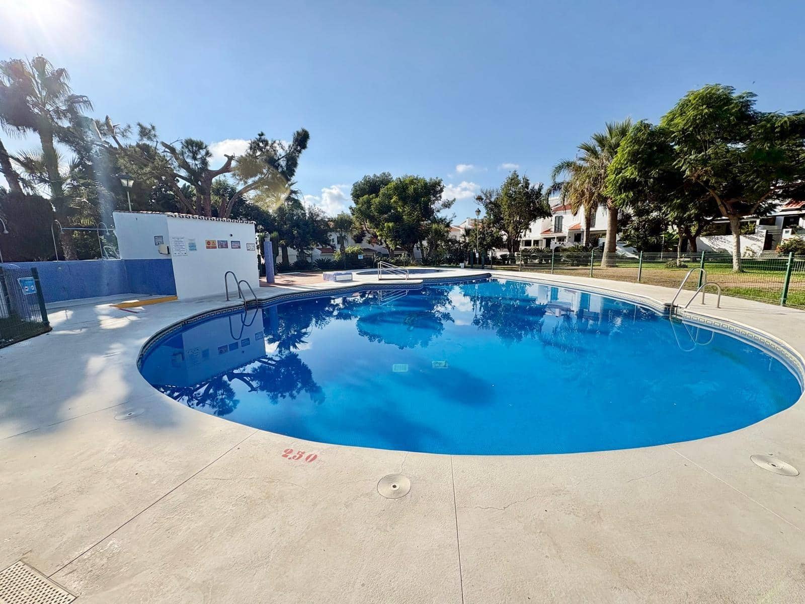 3 Zimmer Reihenhaus zu verkaufen in Caleta de Velez mit Pool - 409.900 € (Ref: 10166802)