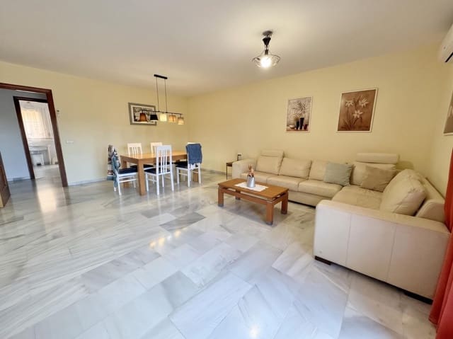 Apartamento de 2 habitaciones en Caleta de Vélez, Vélez-Málaga en alquiler con piscina garaje - 950 € (Ref: 10183046)