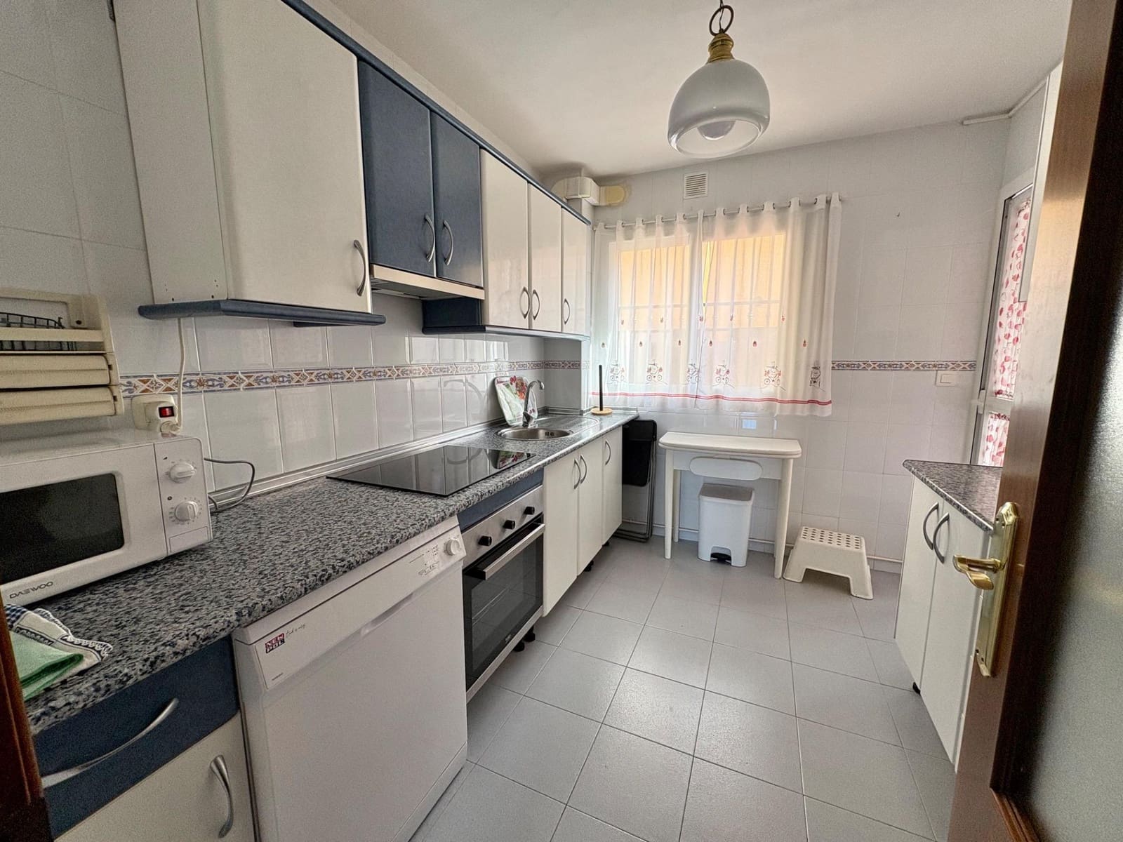 Apartamento de 2 habitaciones en Caleta de Vélez en alquiler con piscina garaje - 950 € (Ref: 10183046)