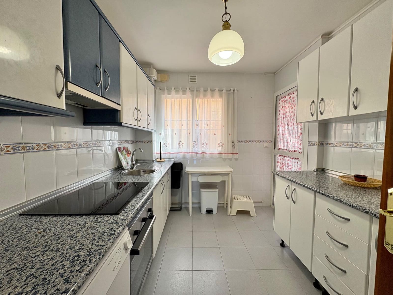 Apartamento de 2 habitaciones en Caleta de Vélez en alquiler con piscina garaje - 950 € (Ref: 10183046)