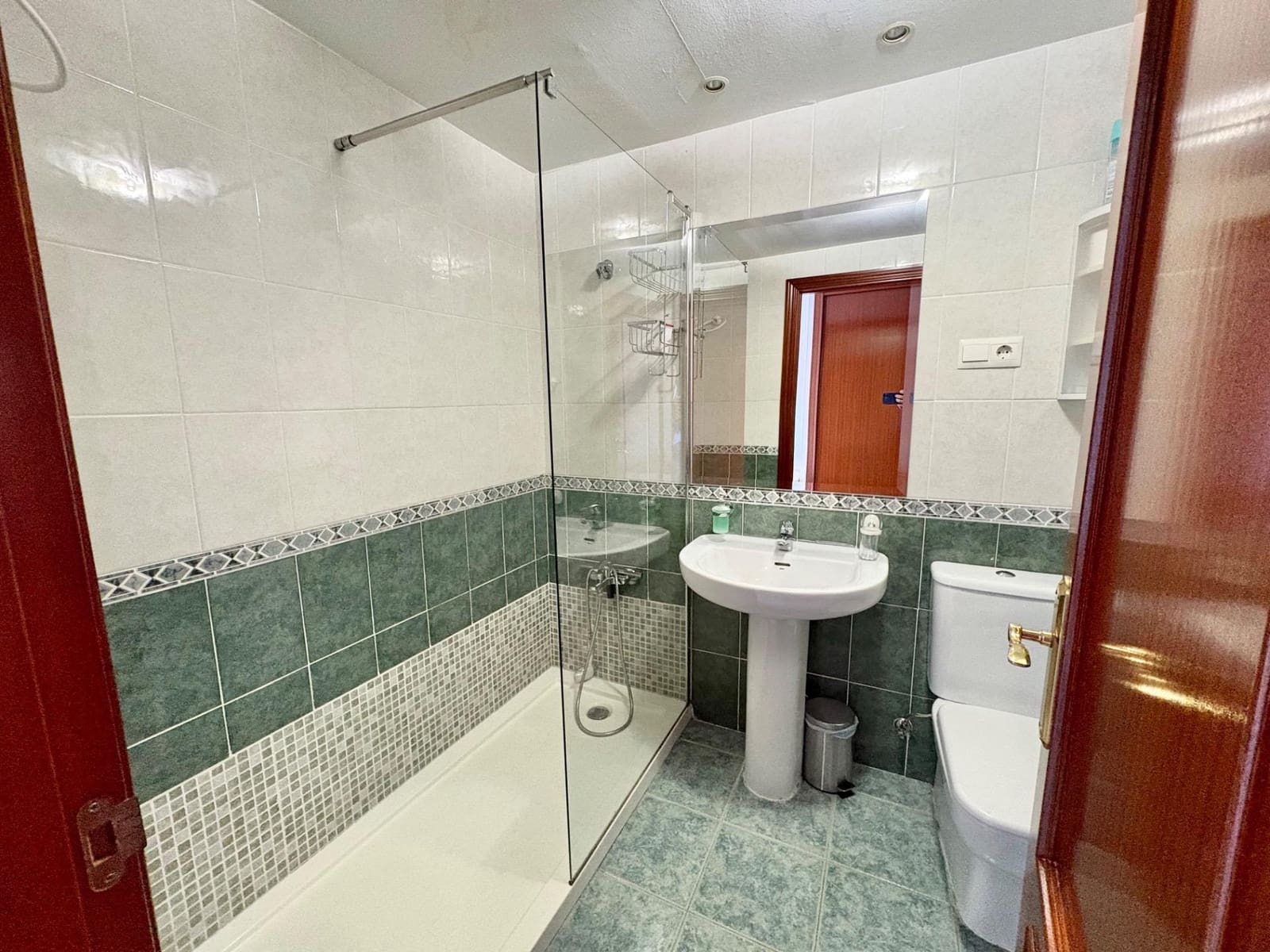 Apartamento de 2 habitaciones en Caleta de Vélez en alquiler con piscina garaje - 950 € (Ref: 10183046)