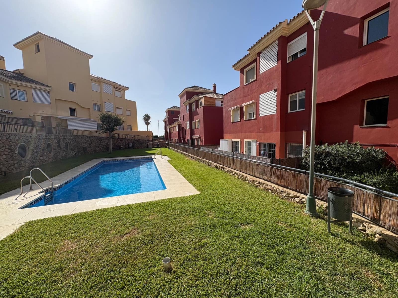 Apartamento de 2 habitaciones en Caleta de Vélez en alquiler con piscina garaje - 950 € (Ref: 10183046)