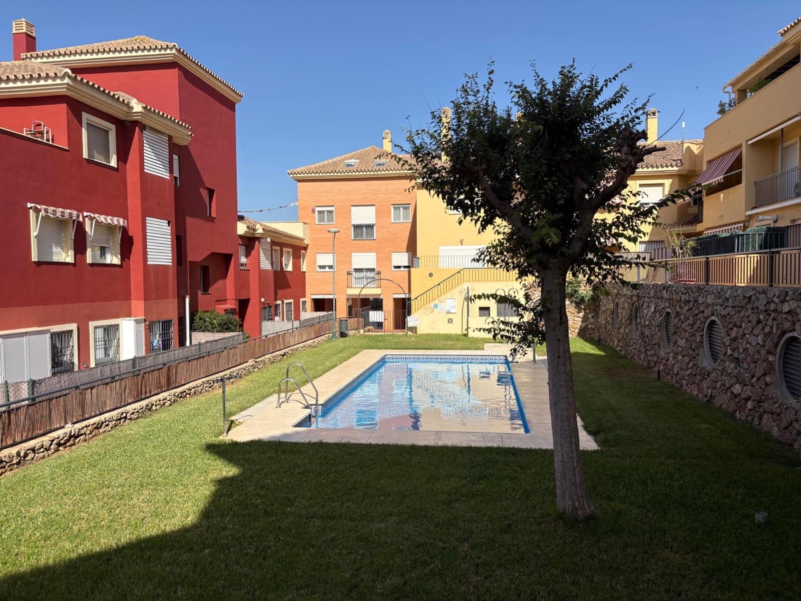 Apartamento de 2 habitaciones en Caleta de Vélez en alquiler con piscina garaje - 950 € (Ref: 10183046)