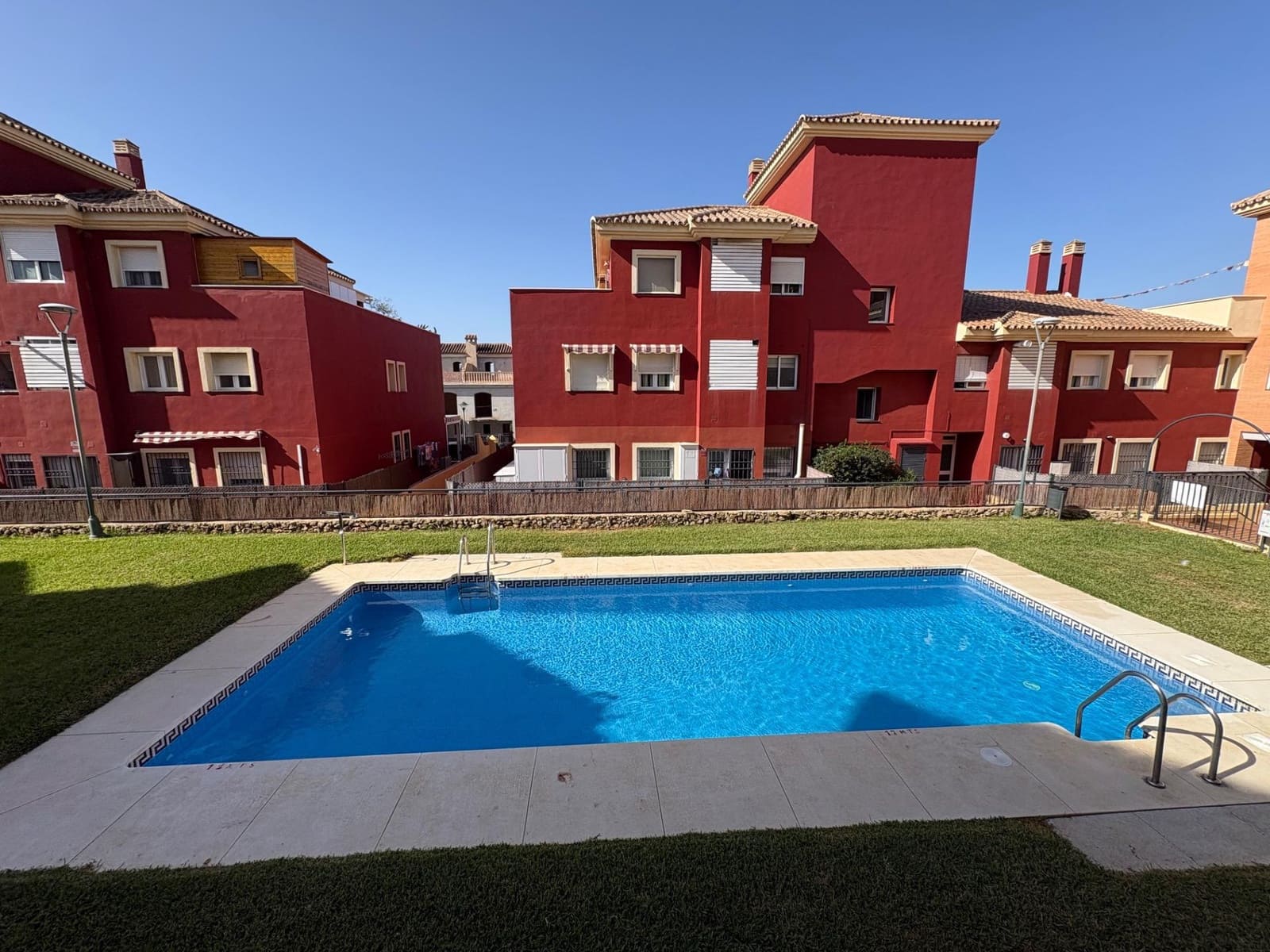 Apartamento de 2 habitaciones en Caleta de Vélez en alquiler con piscina garaje - 950 € (Ref: 10183046)